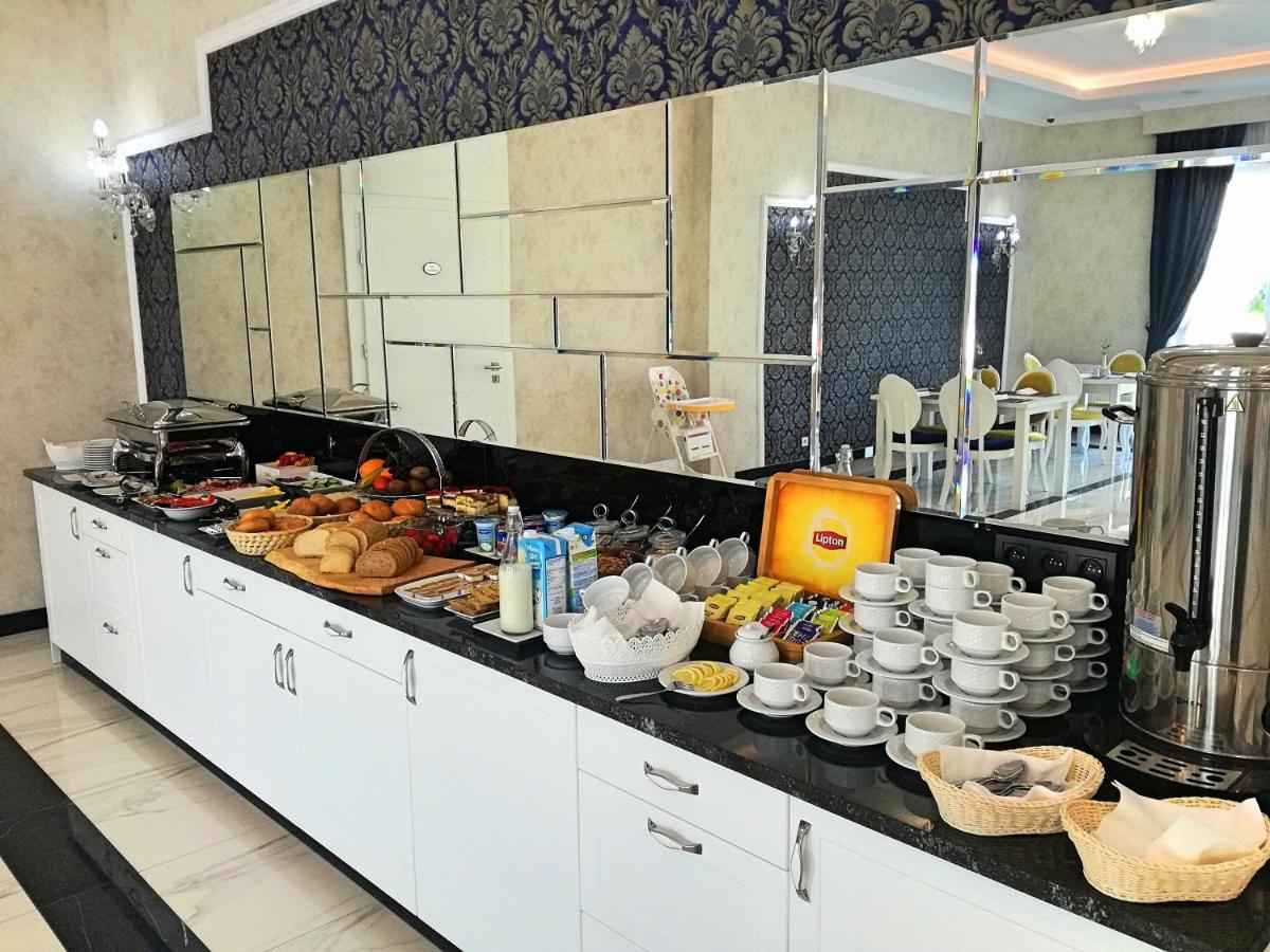 ראדום Hotel Lord מראה חיצוני תמונה