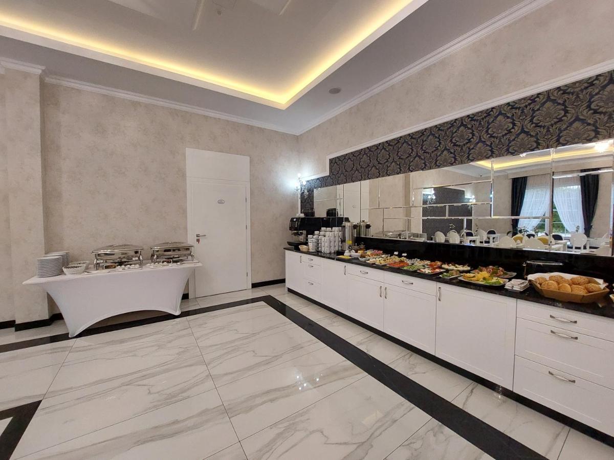ראדום Hotel Lord מראה חיצוני תמונה