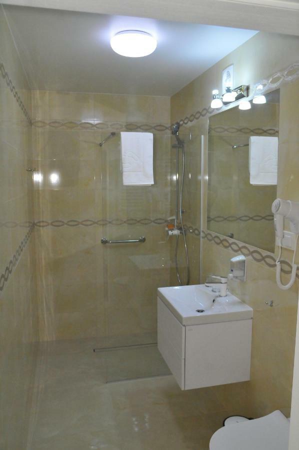 ראדום Hotel Lord מראה חיצוני תמונה