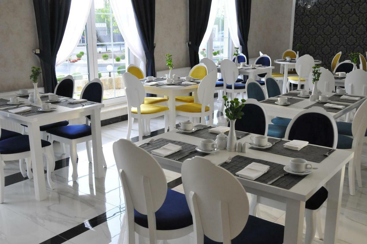 ראדום Hotel Lord מראה חיצוני תמונה
